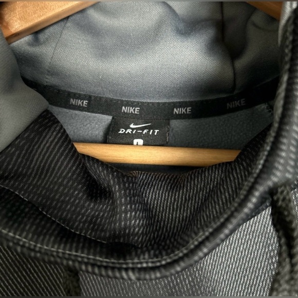 Nike Dri-FIT Women's Gray Hoodie - Picture 10 of 11